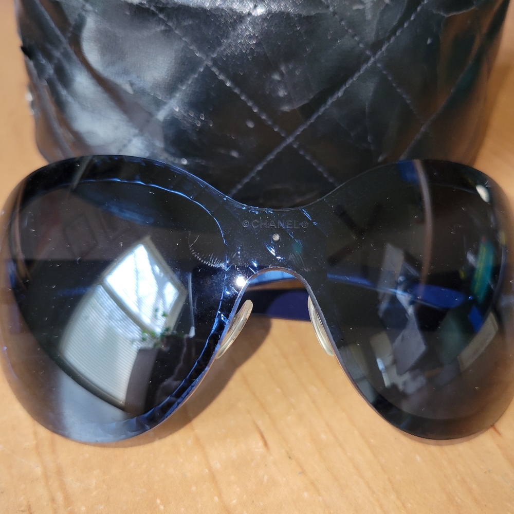 CHANEL Dark Blue Oversized Sunglasses - Picture 5 of 14